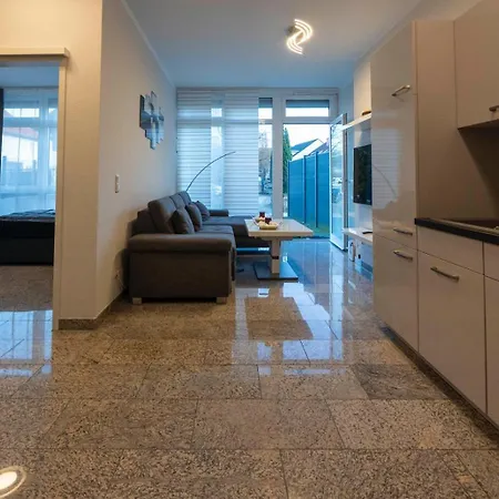 Exklusive Stadtwohnung Im Eg *